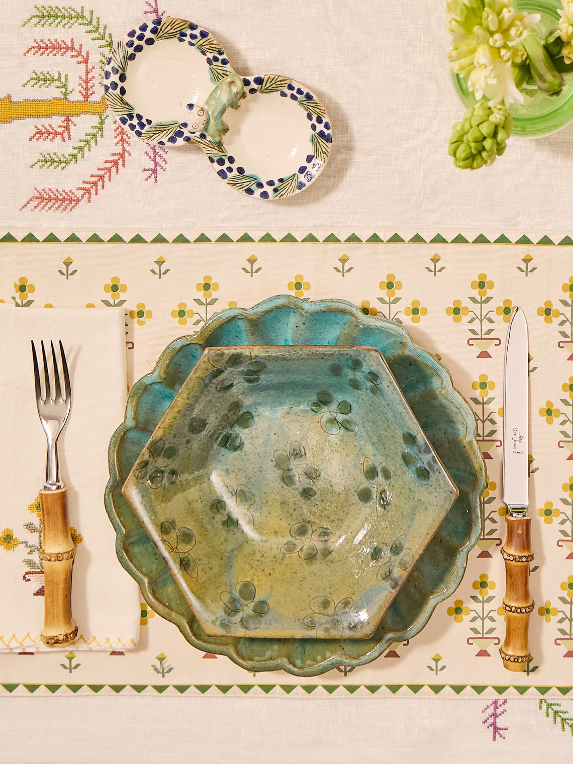 | Set of 4 | Daisy Hand-Painted Ceramic Salad / Dessert Plates (8in/20cm)