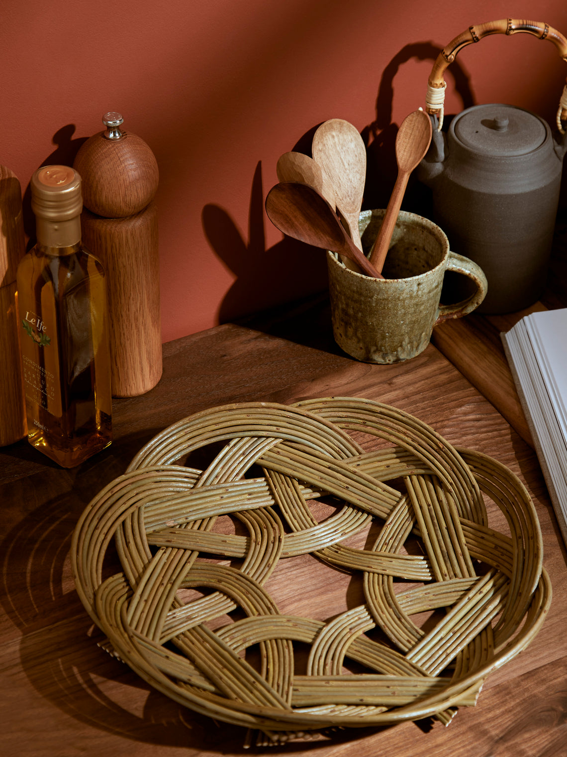 Handwoven Willow Celtic Knot Round Tray (11in/28cm)