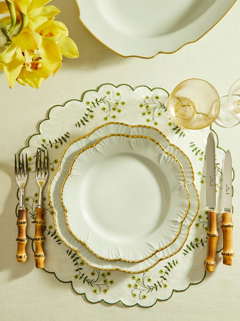 Simple Dentelle Hand-Painted Porcelain Dinner Plate (10in/26cm)