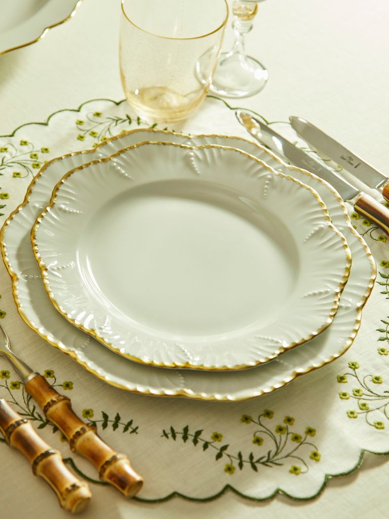 Simple Dentelle Hand-Painted Porcelain Salad / Dessert Plate (8in/21cm)