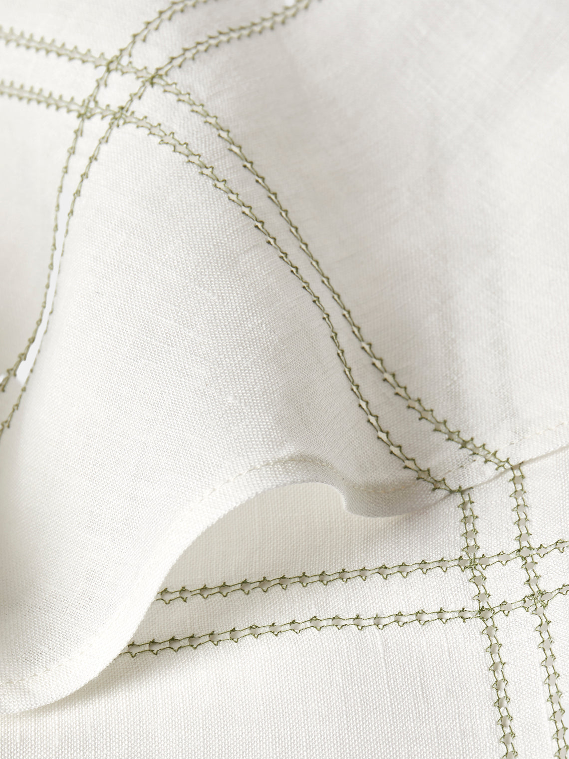 Volga Linen - Botanical Double Hem-Stitch Linen Check Round Tablecloth (86.5in/2.2m) - White - ABASK