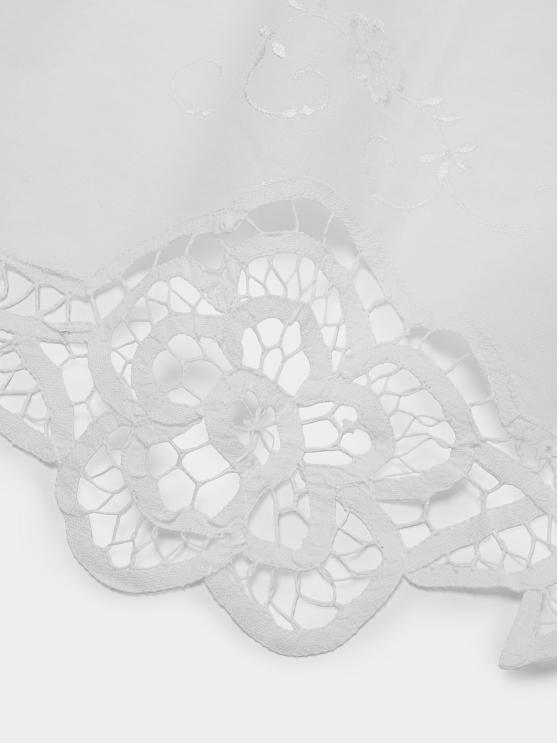 Rolande du Dreuilh Créations - Lacework Tablecloth with Napkins – 86.5in/2.2m (Set of 8) - White - ABASK