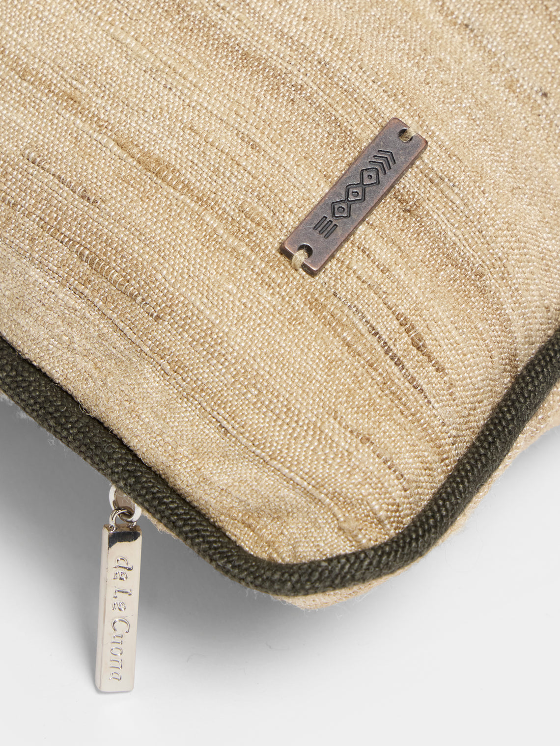 de Le Cuona - Wild Silk Cushion (23.5in/60cm) - Beige - ABASK