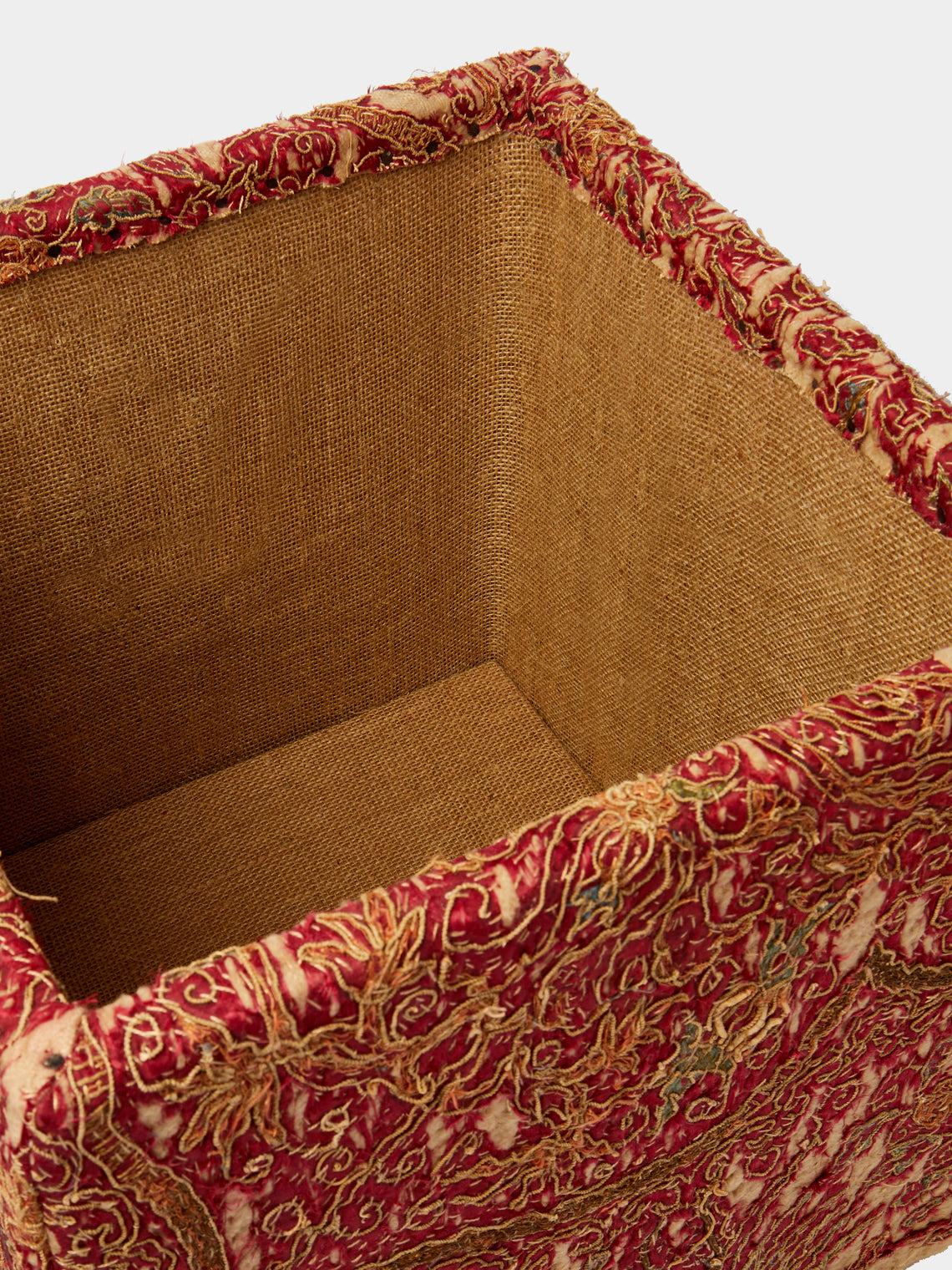 By Walid - 19th-Century English Crewel Silk Cube -  - ABASK
