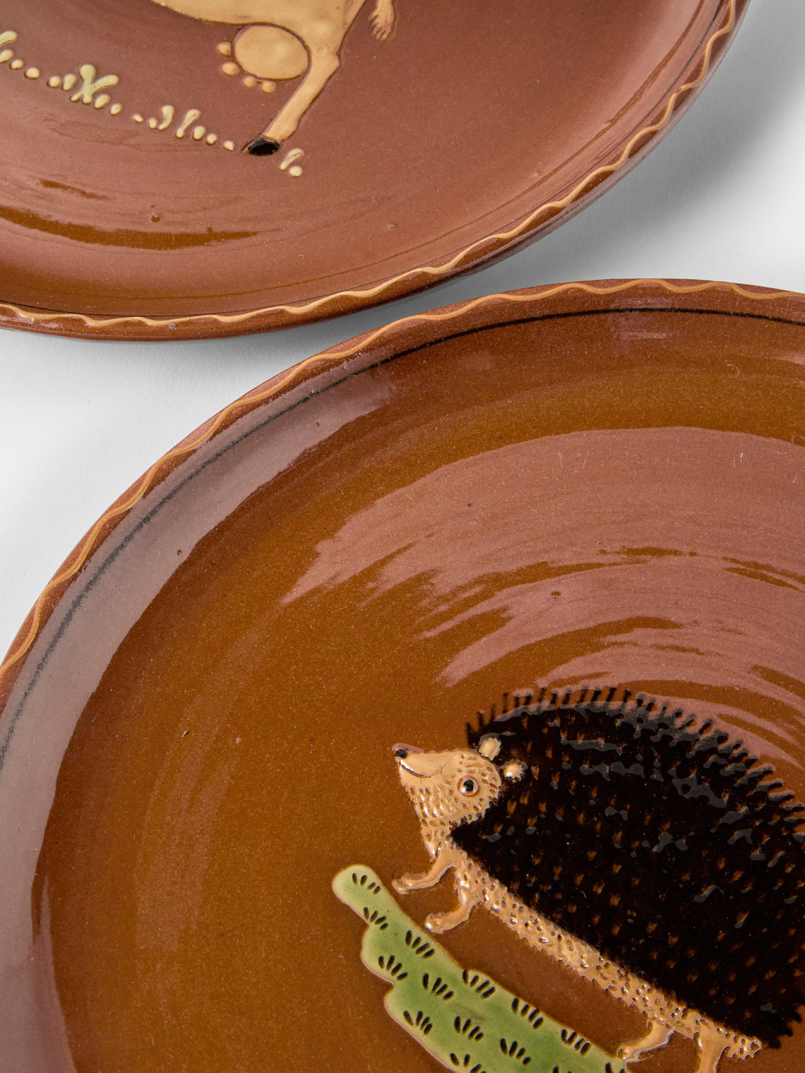 Poterie d’Évires - Animals Hand-Painted Ceramic Dinner Plates – 9.5in/24cm (Set of 4) - Light Brown - ABASK