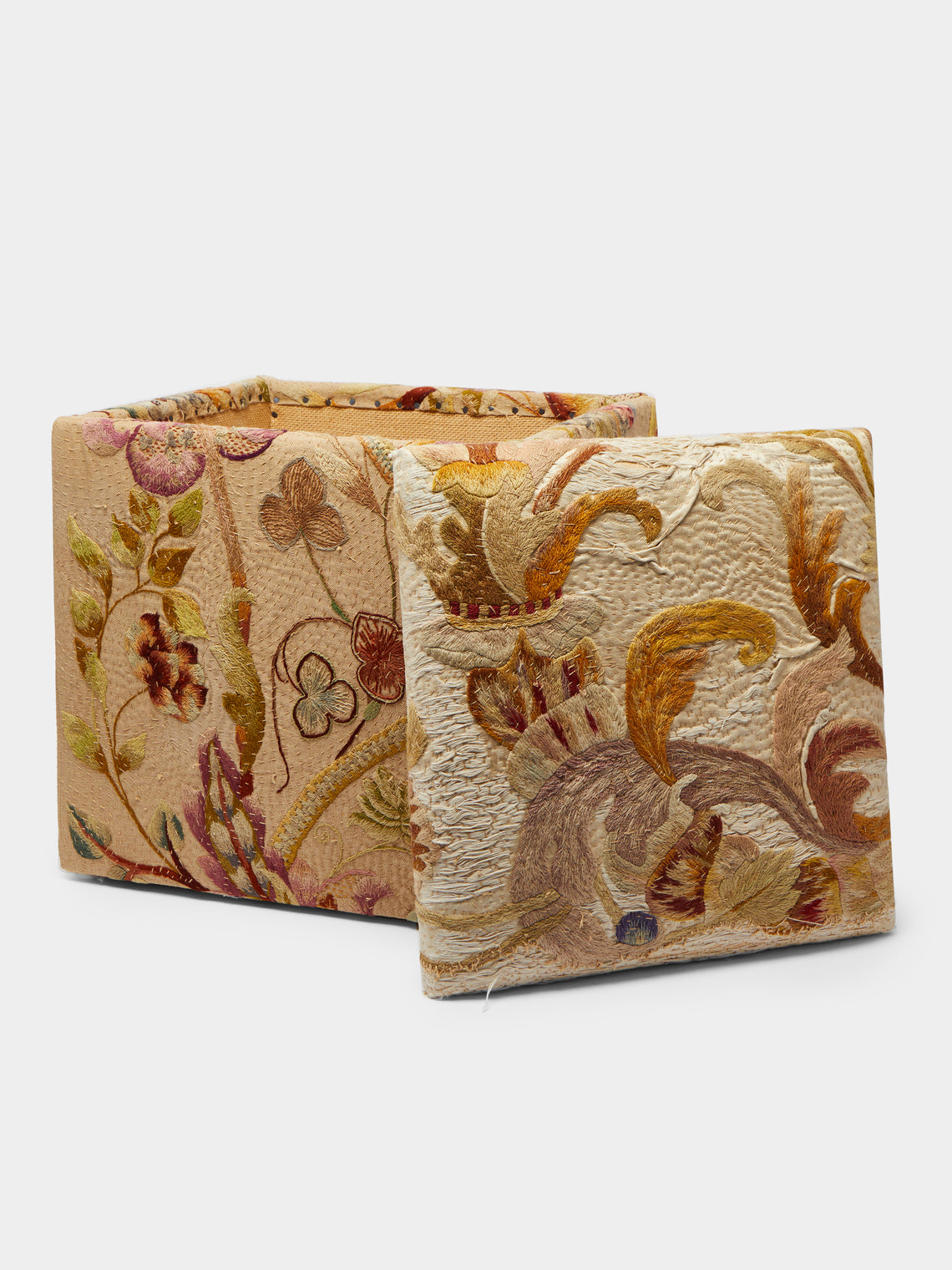 By Walid - 17th-Century Embroidered Florentine Silk Cube -  - ABASK