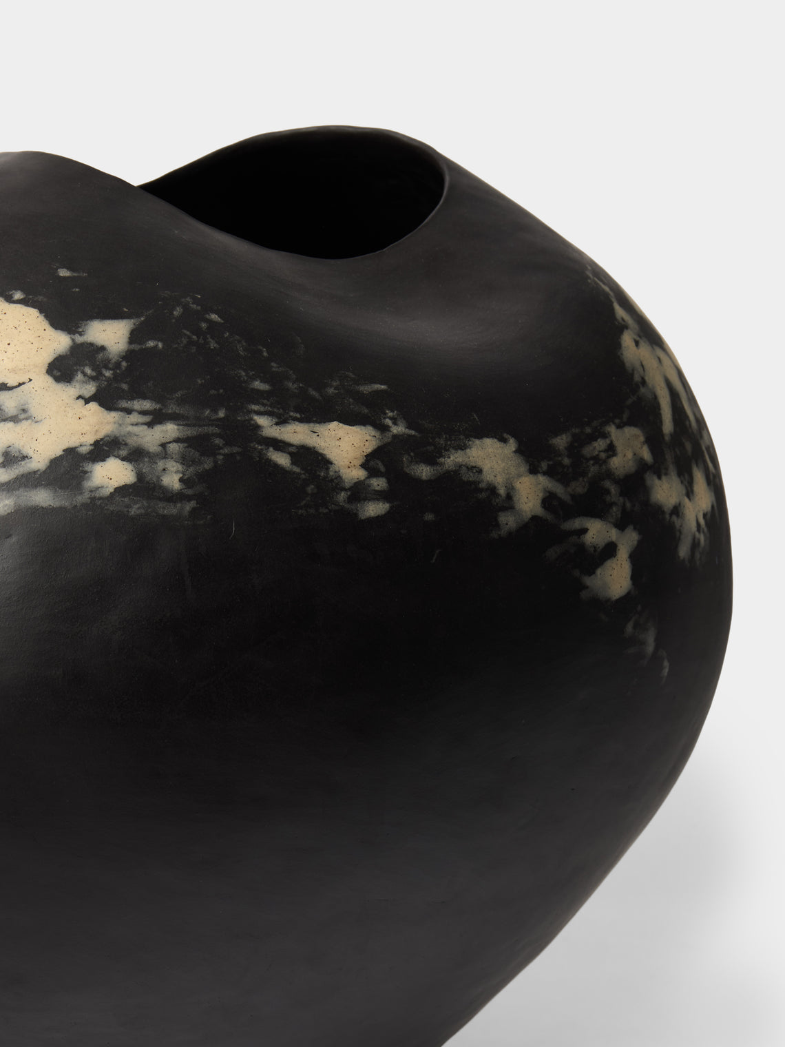 Sara Bergami - Hand-Formed Stoneware Vase (15.5in/40cm) - Black - ABASK