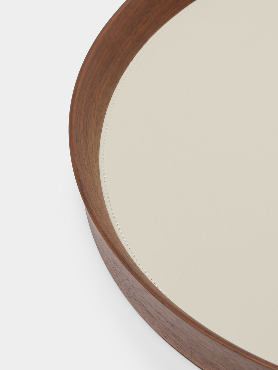 Giobagnara x Poltrona Frau - Walnut and Leather Round Tray (16.5in/42cm) - Beige - ABASK