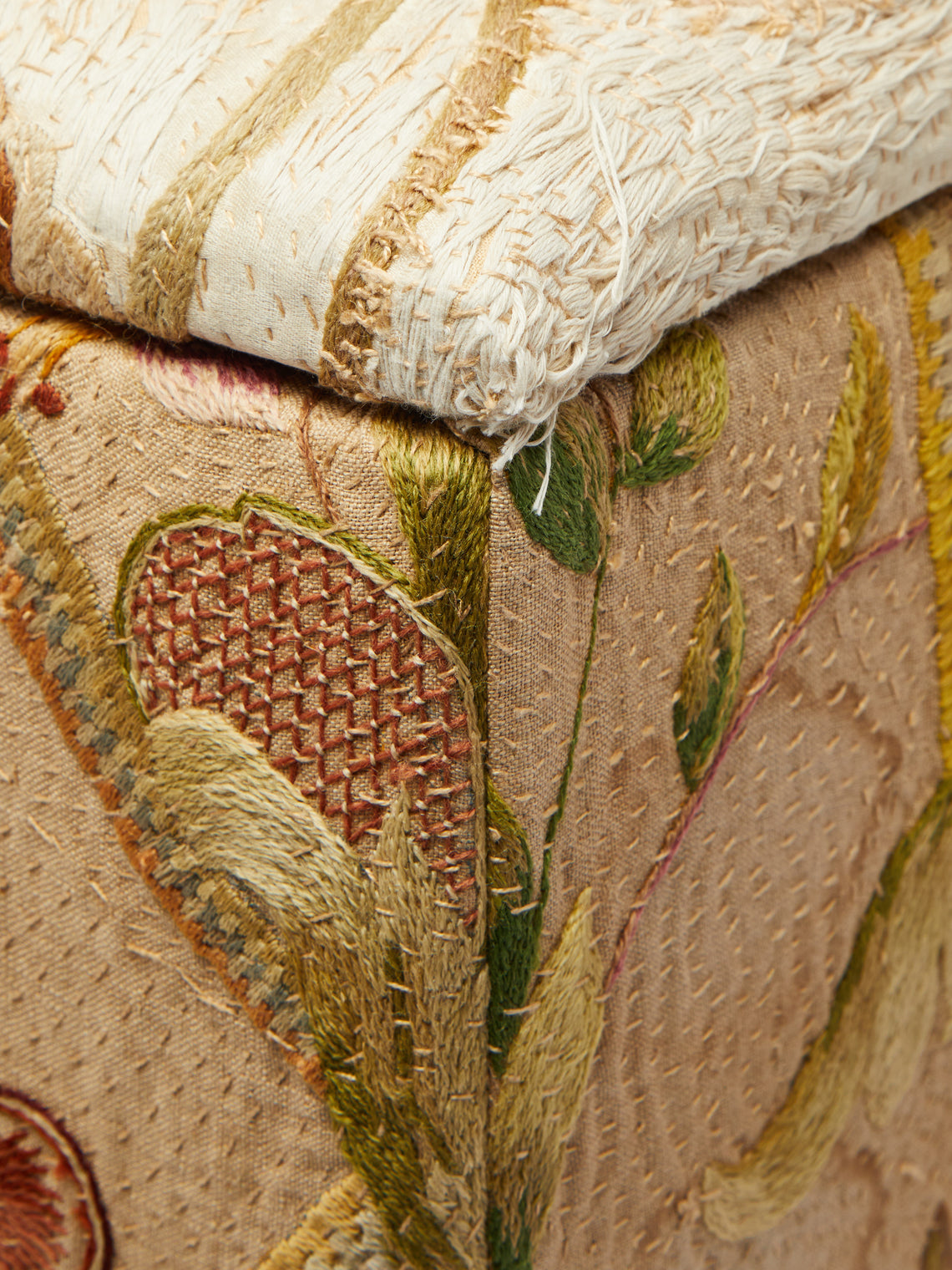 By Walid - 17th-Century Embroidered Florentine Silk Cube -  - ABASK