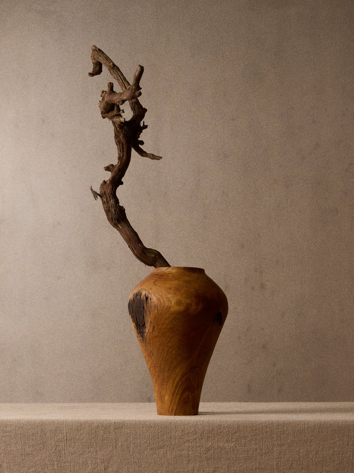 Iida Woodturning - Hand-Turned Chestnut Oil-Finish Vase (12in/30cm) - Brown - ABASK