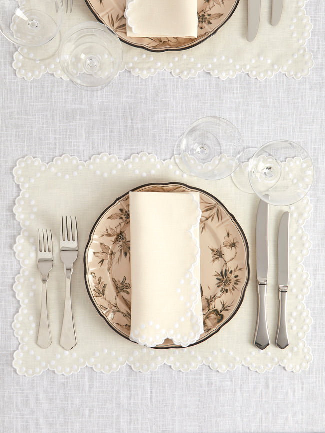 Los Encajeros - Bodoques Embroidered Linen Placemats (Set of 4) - Ivory - ABASK