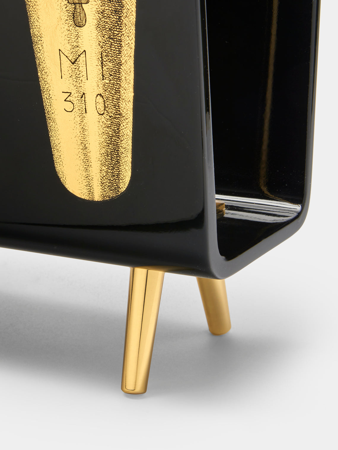 Fornasetti - Pennini Wood and Brass Magazine Rack - Black - ABASK