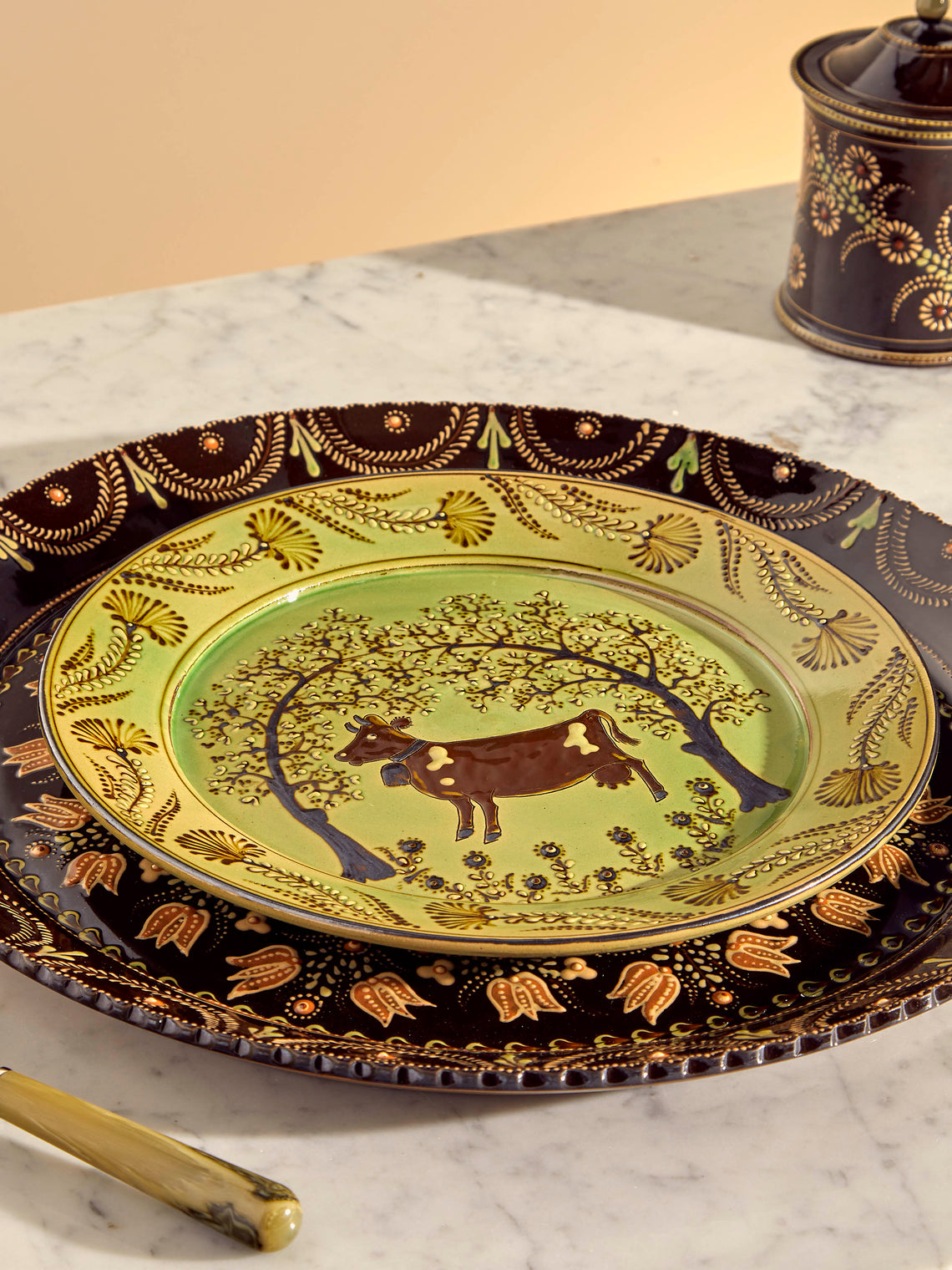 Poterie d’Évires - Cows Hand-Painted Ceramic Round Platter - Green - ABASK