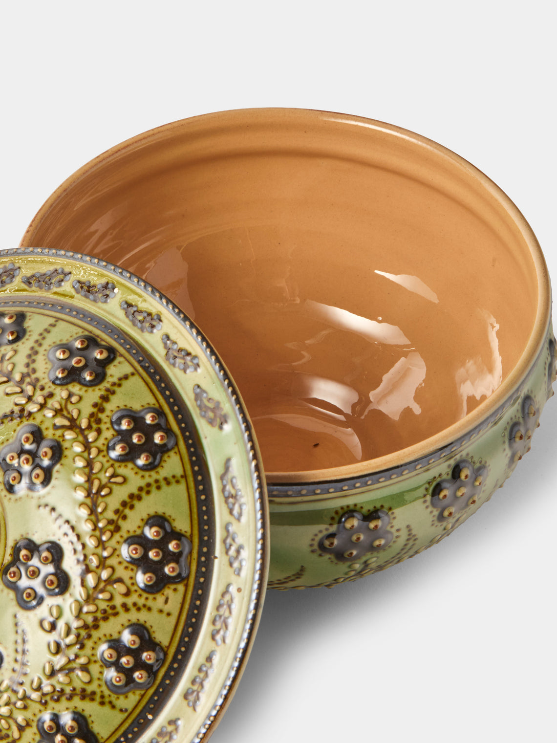 Poterie d’Évires - Flowers Hand-Painted Ceramic Small Lidded Vegetable Dish - Green - ABASK