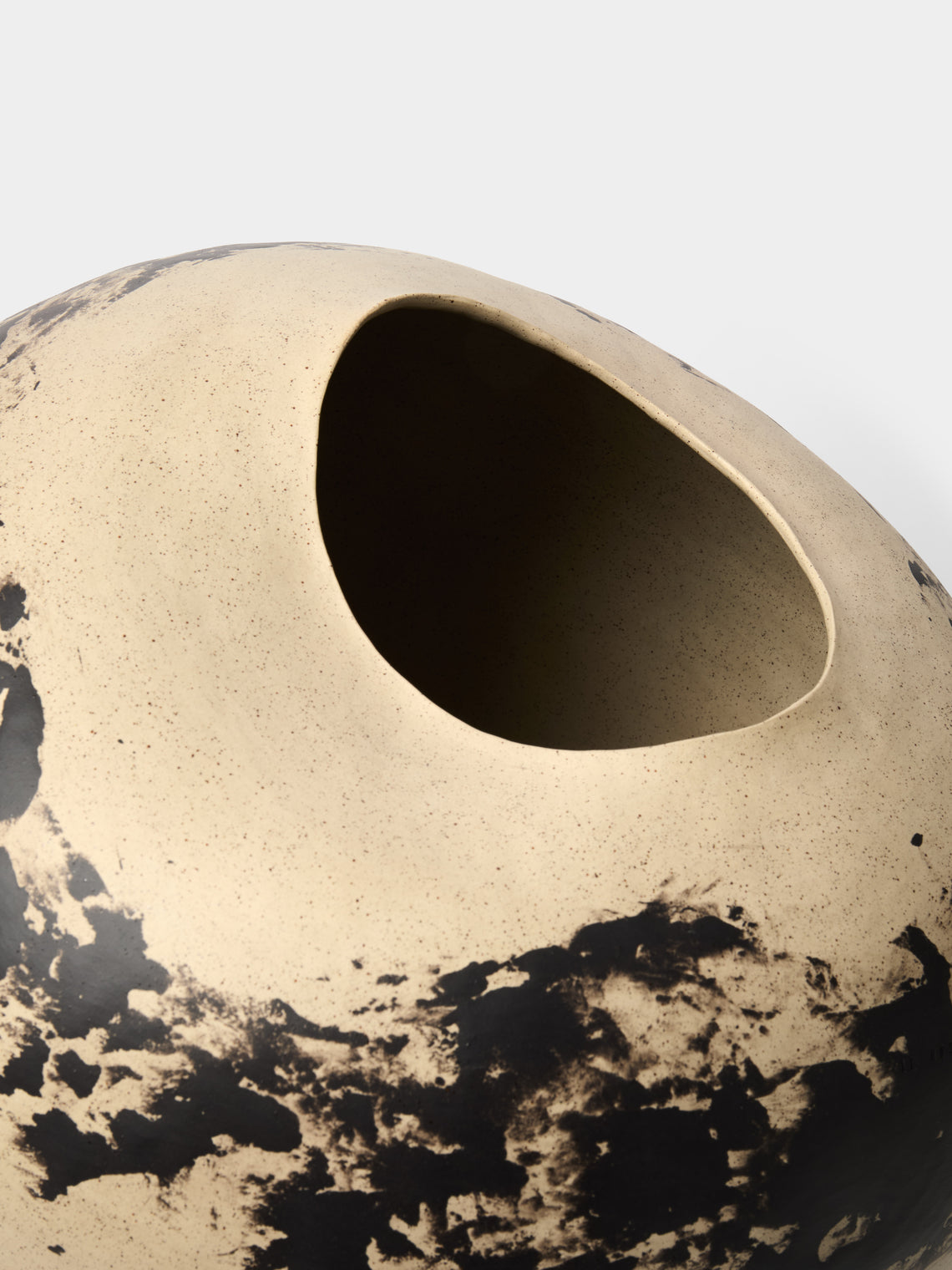 Sara Bergami - Hand-Formed Stoneware Vase (17.5in/45cm) - Beige - ABASK
