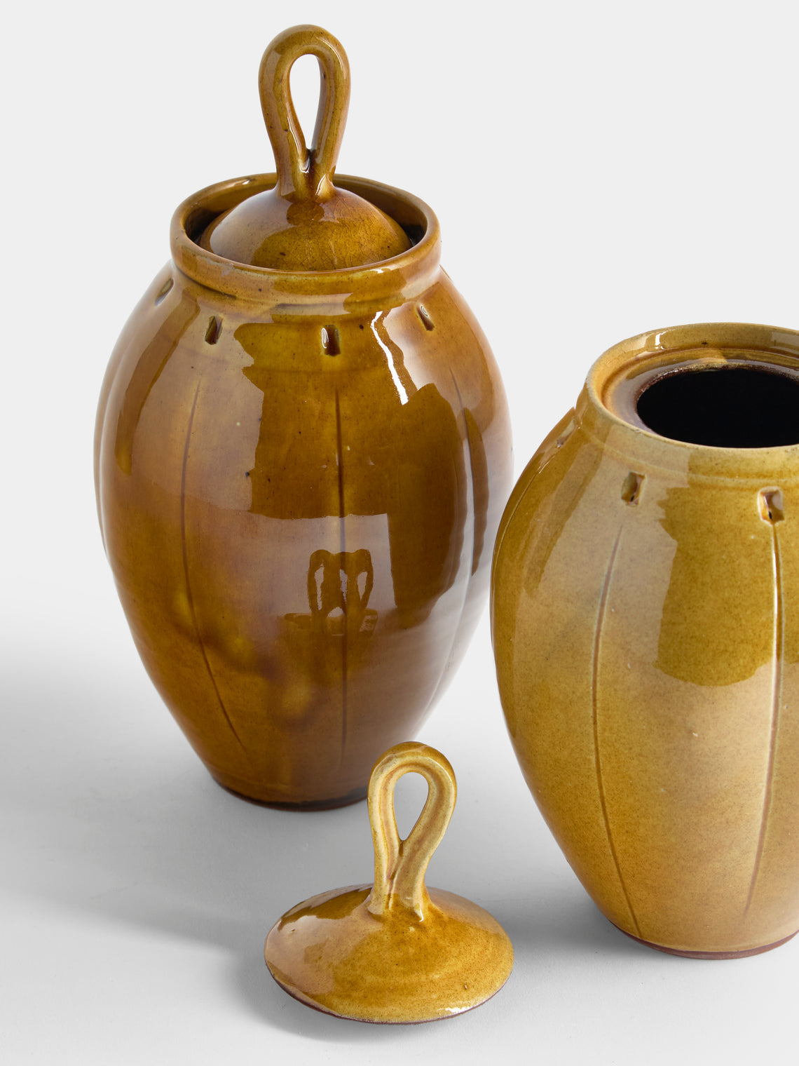 Neville Tatham - Slipware Large Ginger Jars (Set of 2) - Yellow - ABASK