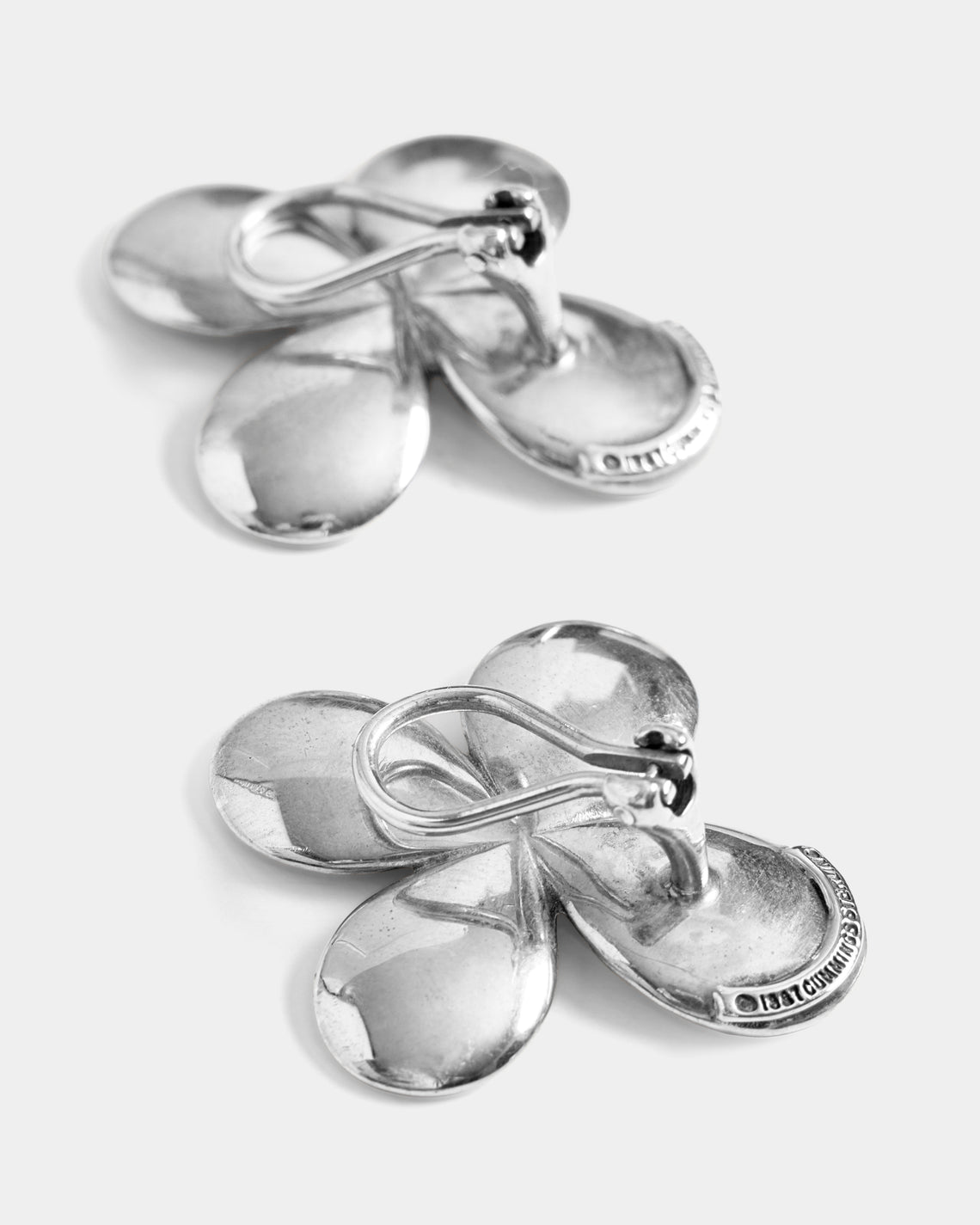 Mahnaz Collection - Women's Vintage 1987 Angela Cummings Sterling Silver Flower Clip-On Earrings - Silver - ABASK