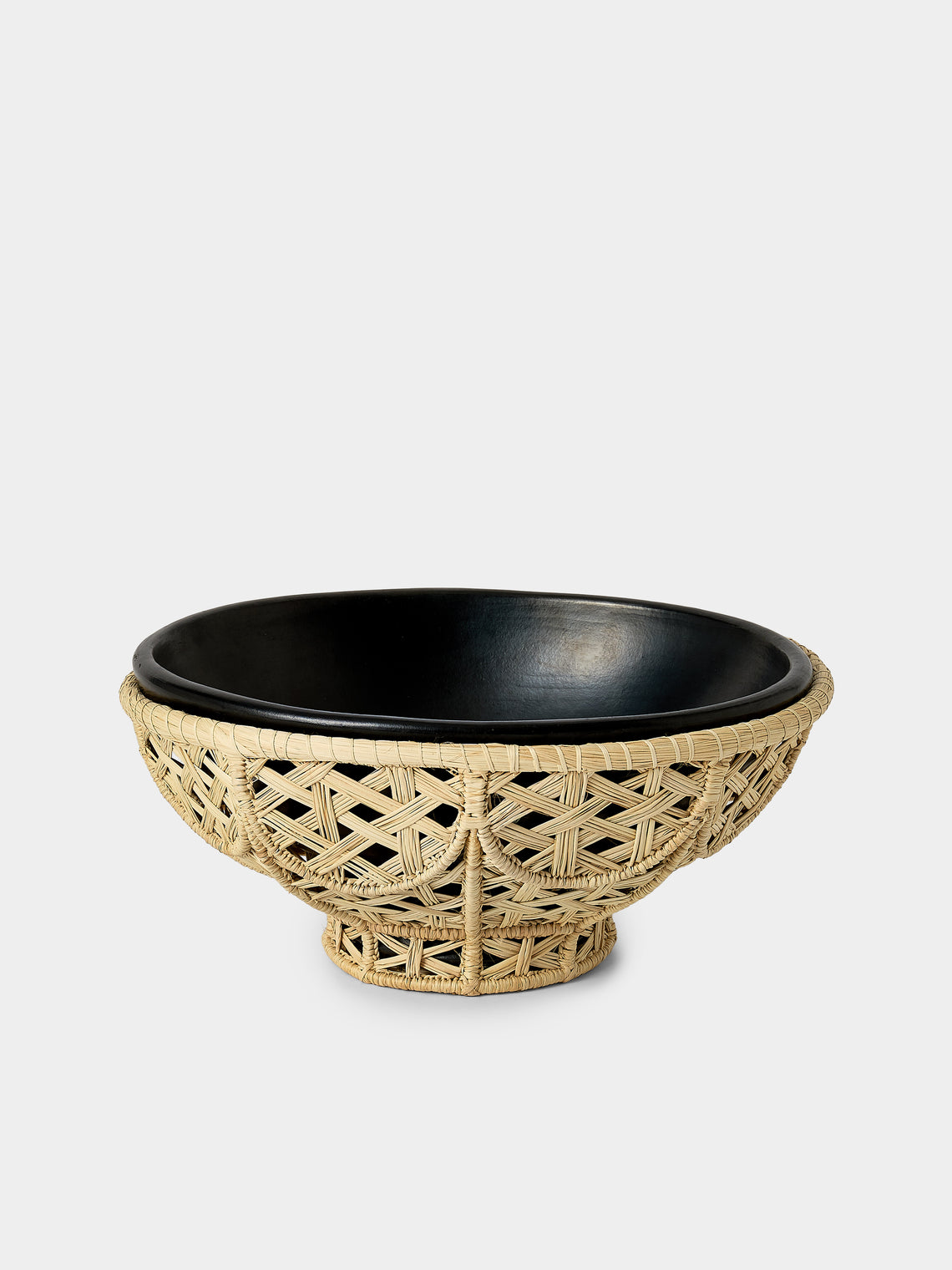 CasaLatina - Amaranta Handwoven Iraca Palm and Ceramic Salad Bowl - Black - ABASK - 