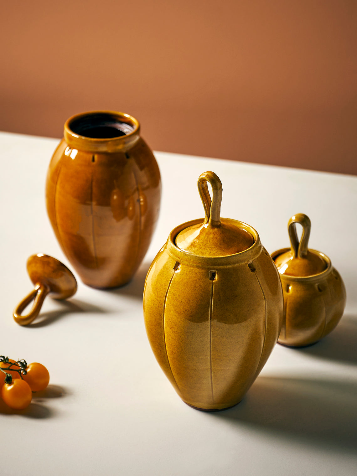 Neville Tatham - Slipware Large Ginger Jars (Set of 2) - Yellow - ABASK