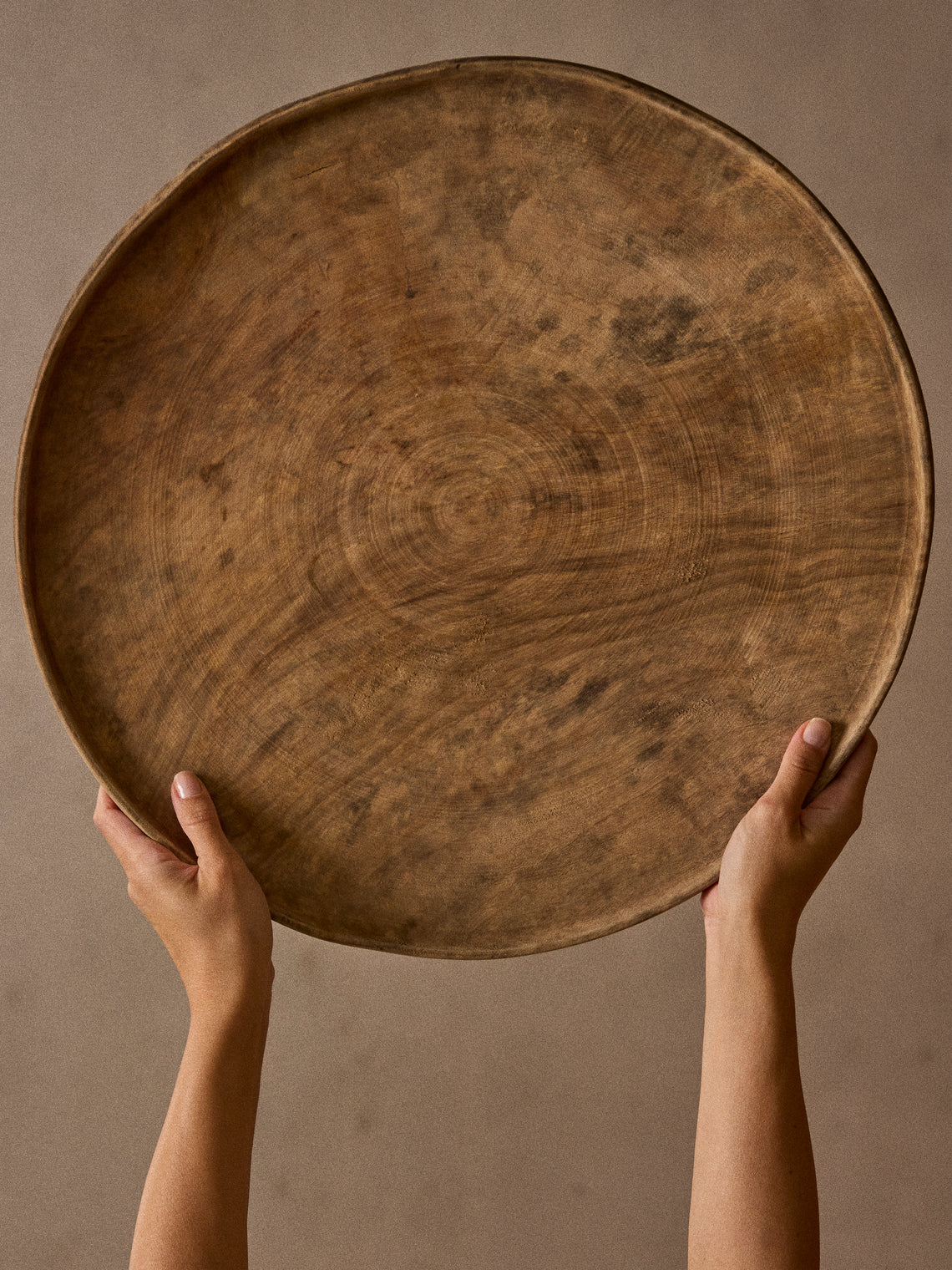Iida Woodturning - Hand-Turned Camphor Earth-Finish Tray (17.5in/45cm) - Brown - ABASK