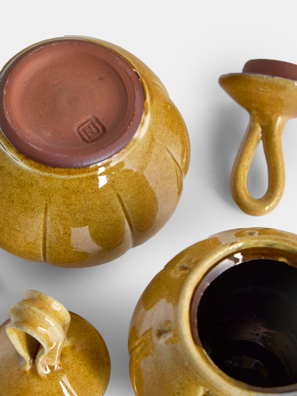 Neville Tatham - Slipware Small Ginger Jars (Set of 2) - Yellow - ABASK