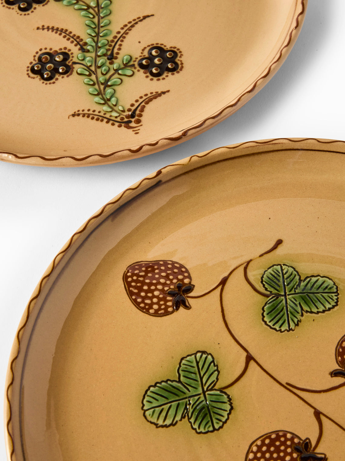 Poterie d’Évires - Flowers and Strawberries Hand-Painted Ceramic Dinner Plates – 9.5in/24cm (Set of 4) - Cream - ABASK