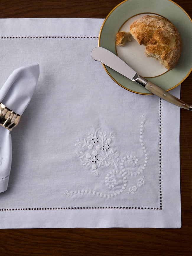 Rolande du Dreuilh Créations - Hand-Embroidered Cotton Placemats (Set of 4) - White - ABASK