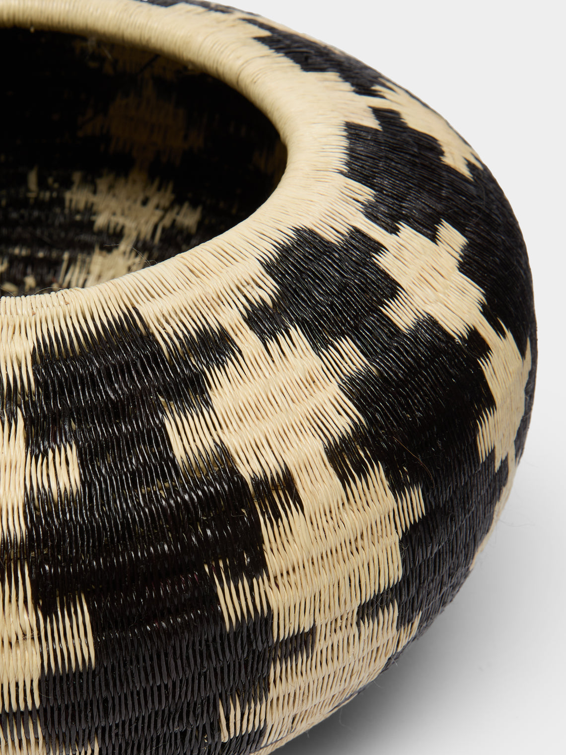 CasaLatina - Warrior Handwoven Werregue Palm Basket - ABASK