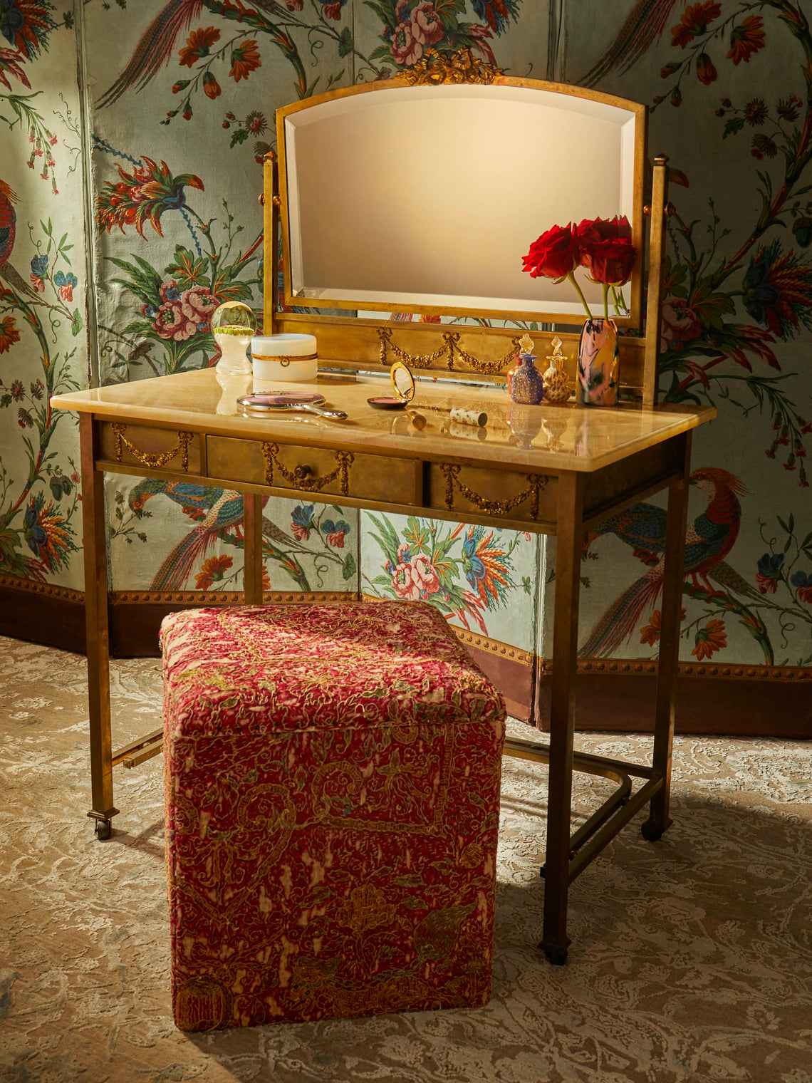 By Walid - 19th-Century English Crewel Silk Cube -  - ABASK