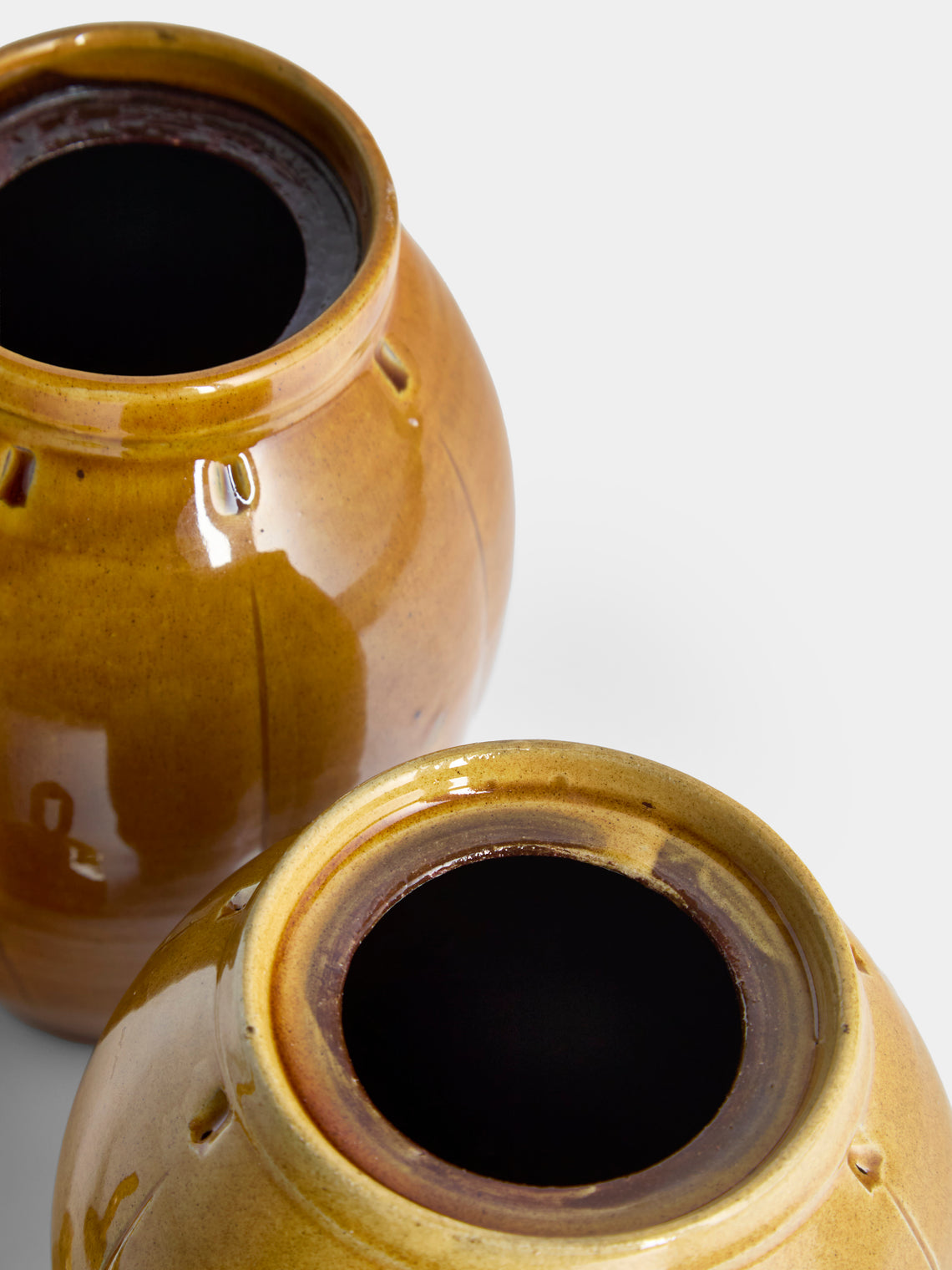 Neville Tatham - Slipware Large Ginger Jars (Set of 2) - Yellow - ABASK