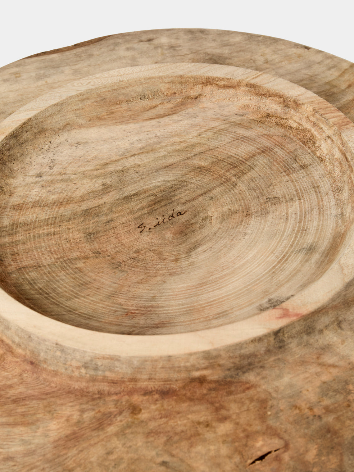Iida Woodturning - Hand-Turned Camphor Earth-Finish Tray (17.5in/45cm) - Brown - ABASK