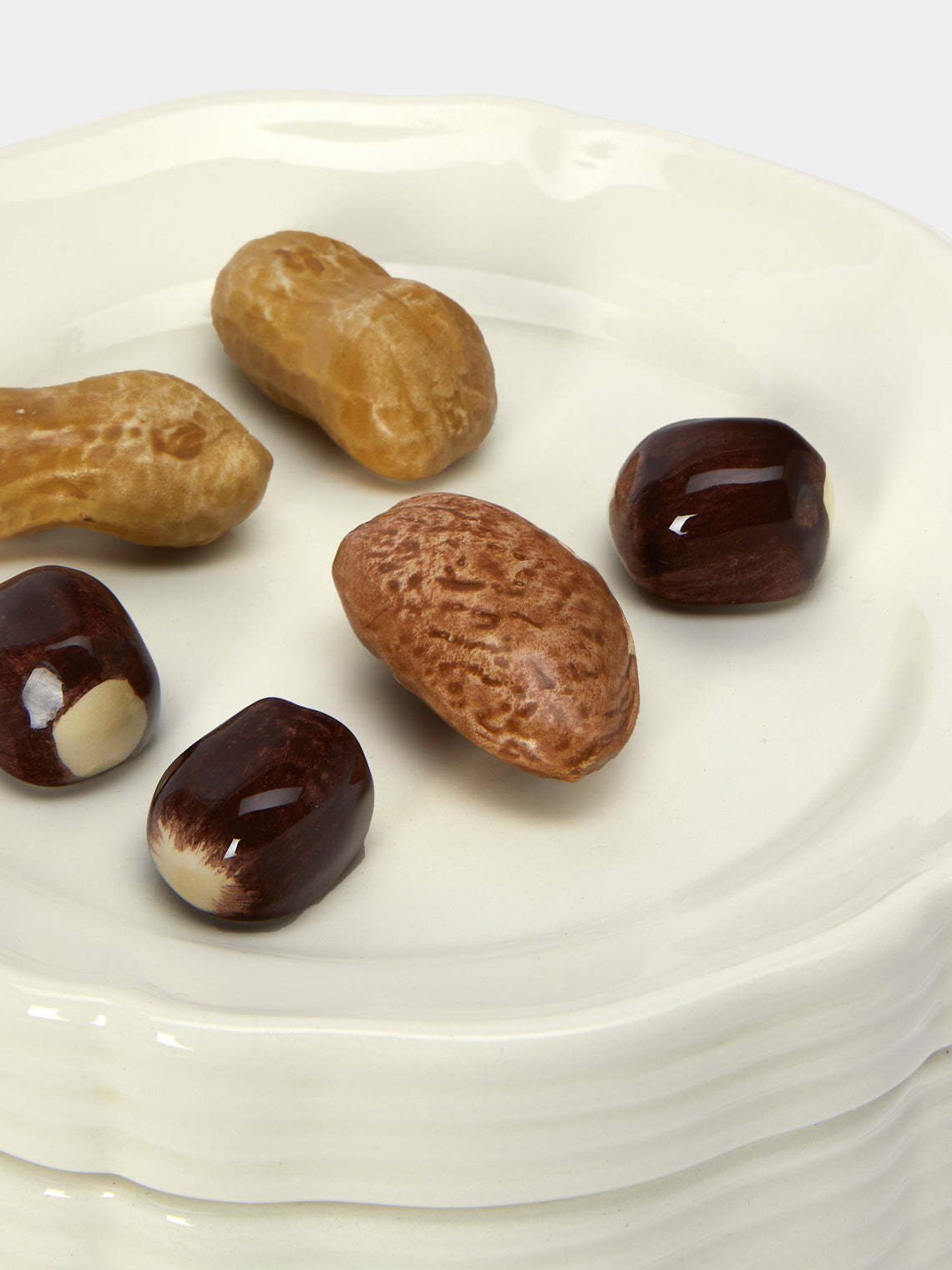 Este Ceramiche - Nuts Hand-Painted Ceramic Trompe-L'oeil Small Serving Dish - White - ABASK