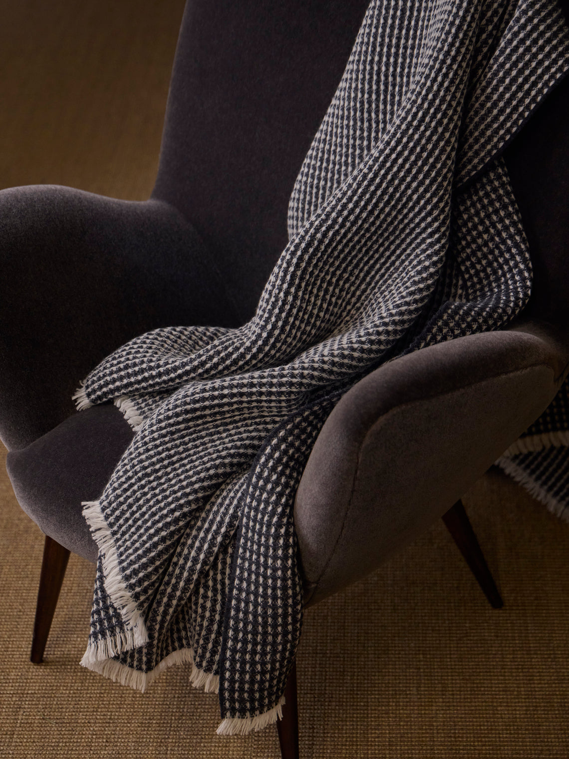 Alonpi - Sasha Cashmere Waffle Throw (75in/1.9m) - Black - ABASK