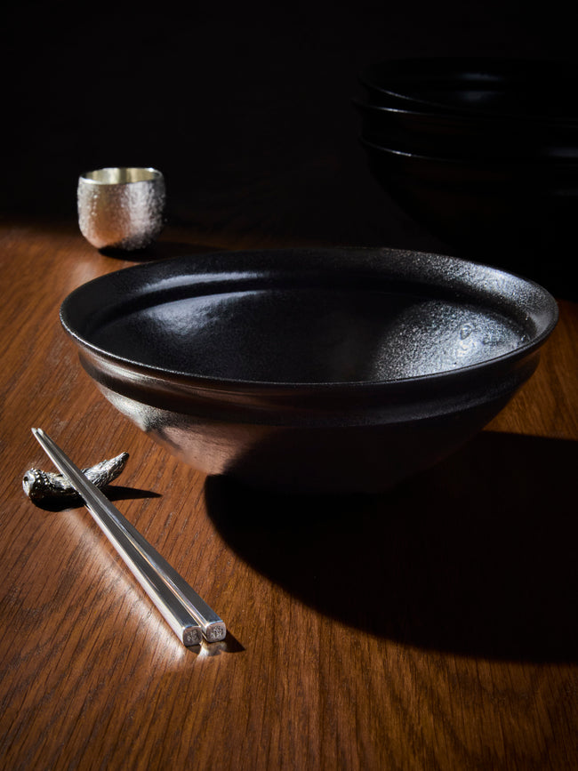 Fuminari Araga - Kohiki Slipware Shallow Bowls – 8in/21cm (Set of 4) - Black - ABASK