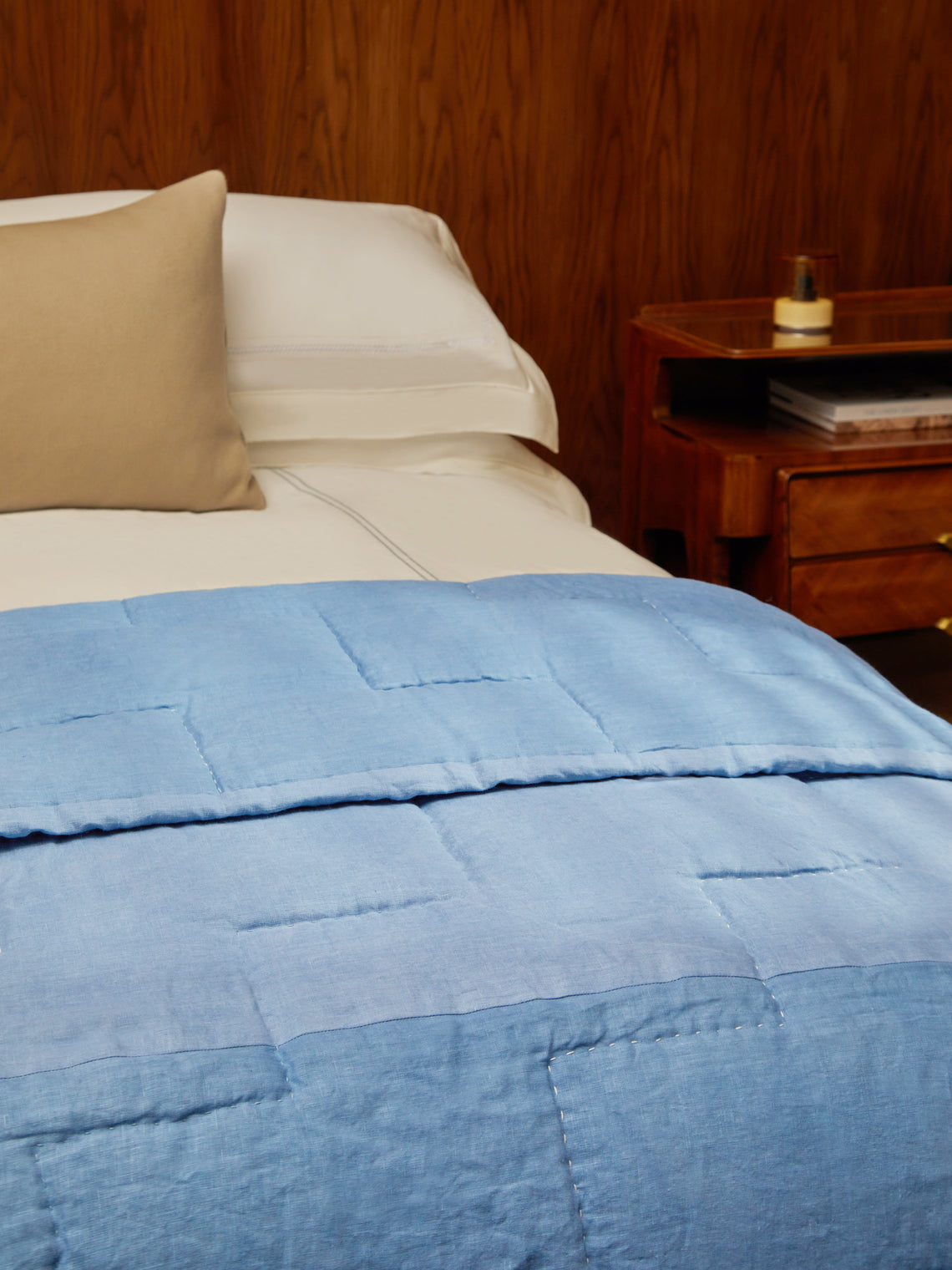 Tuck It In - Hand-Embroidered Linen Quilt (79in/2m) - Light blue - ABASK