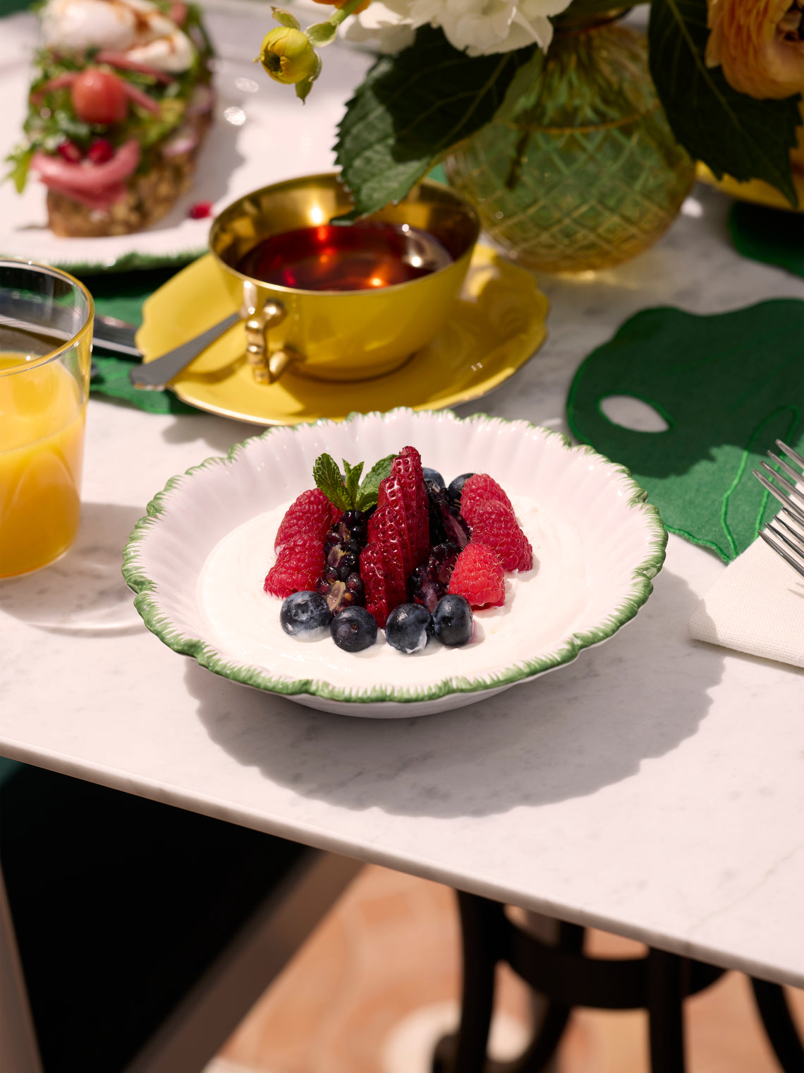 Atelier Soleil - | Set of 4 | Combed Edge Hand-Painted Ceramic Bowls - White - ABASK