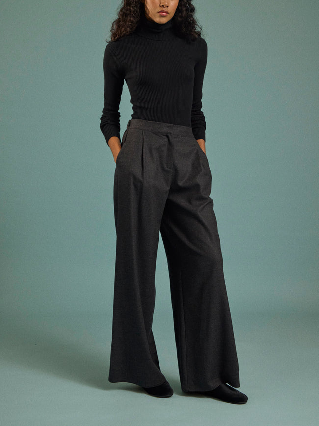 Arch4 - Izzy Baby Goat Cashmere Rollneck Top | Size: S - Black - ABASK