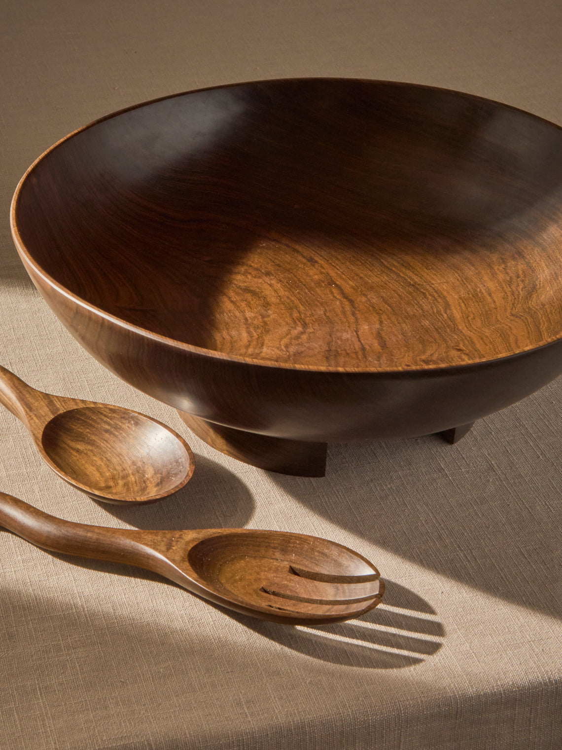 CasaLatina - Lara Full Moon Hand-Carved Salad Bowl - Brown - ABASK