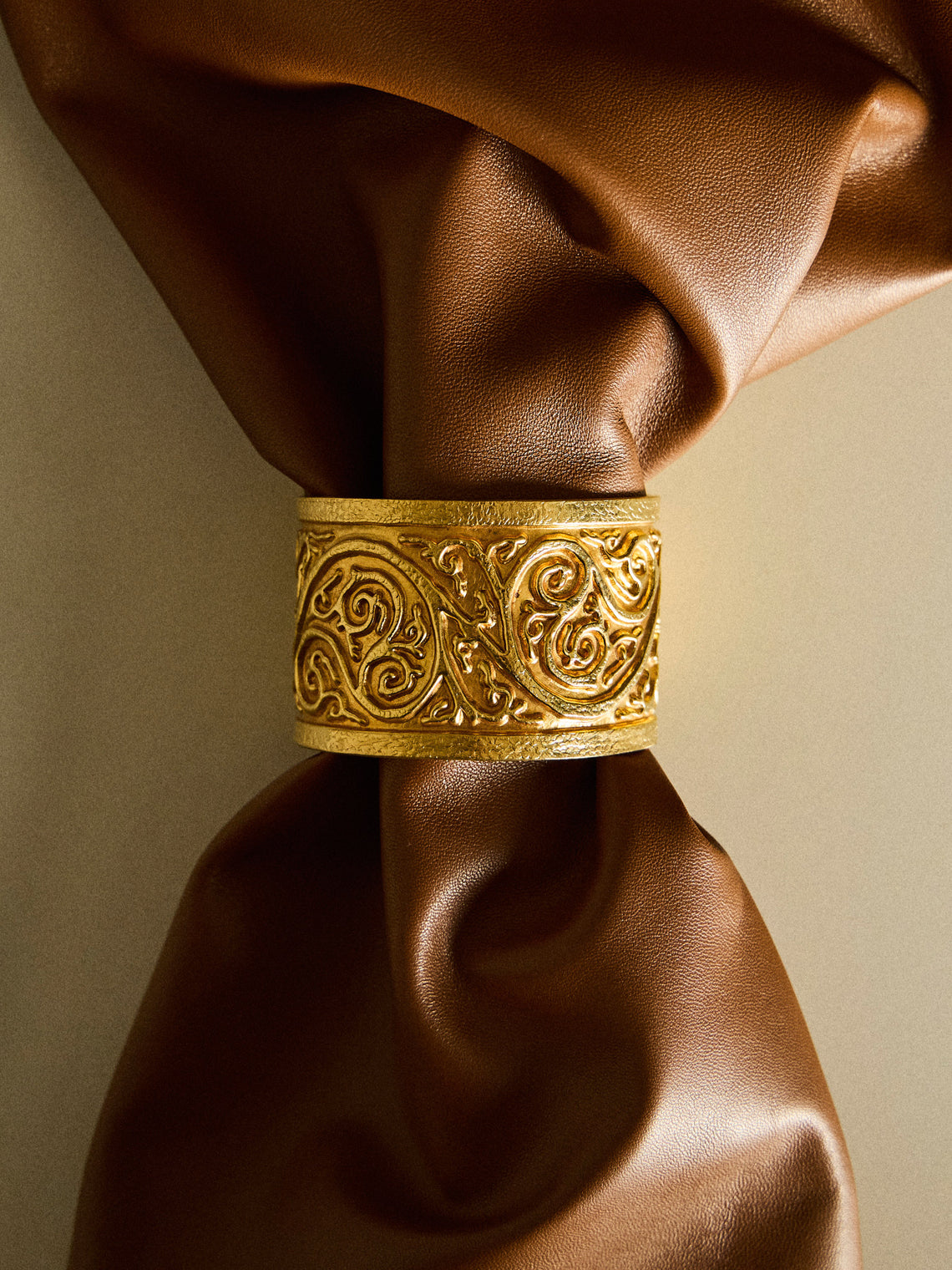 Mahnaz Collection - Vintage LALAoUNIS Greek 18-Karat Yellow Gold Cuff Bracelet - Gold - ABASK