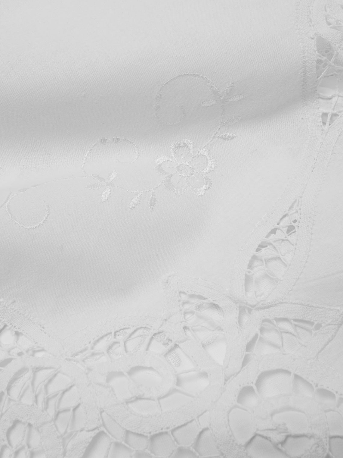 Rolande du Dreuilh Créations - Lacework Tablecloth with Napkins – 86.5in/2.2m (Set of 8) - White - ABASK