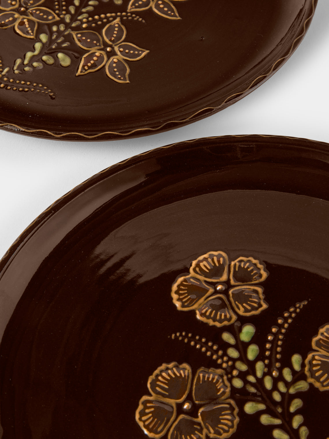 Poterie d’Évires - Flowers Hand-Painted Ceramic Dinner Plates – 9.5in/24cm (Set of 4) - Dark Brown - ABASK