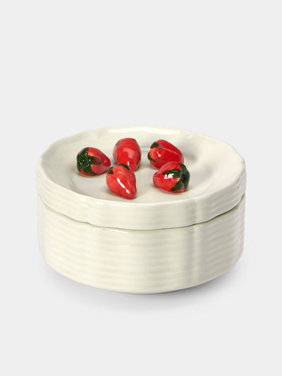 Este Ceramiche - Strawberries Hand-Painted Ceramic Trompe-L'oeil Small Serving Dish - White - ABASK - 