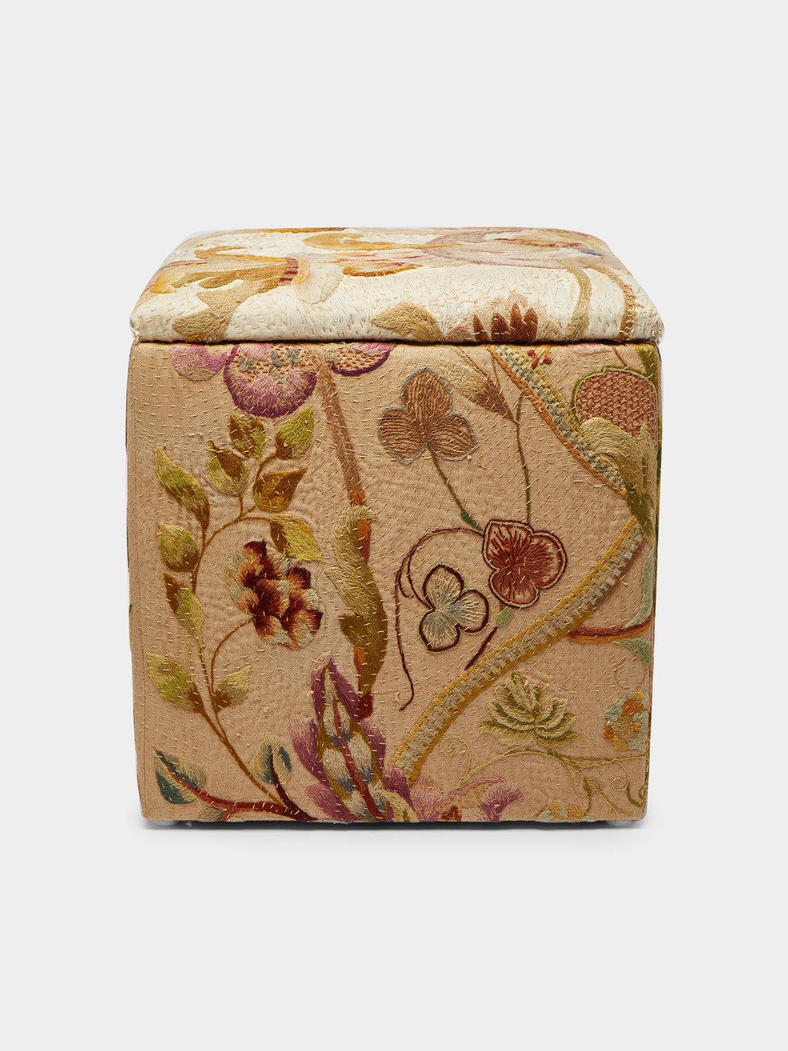 By Walid - 17th-Century Embroidered Florentine Silk Cube -  - ABASK - 