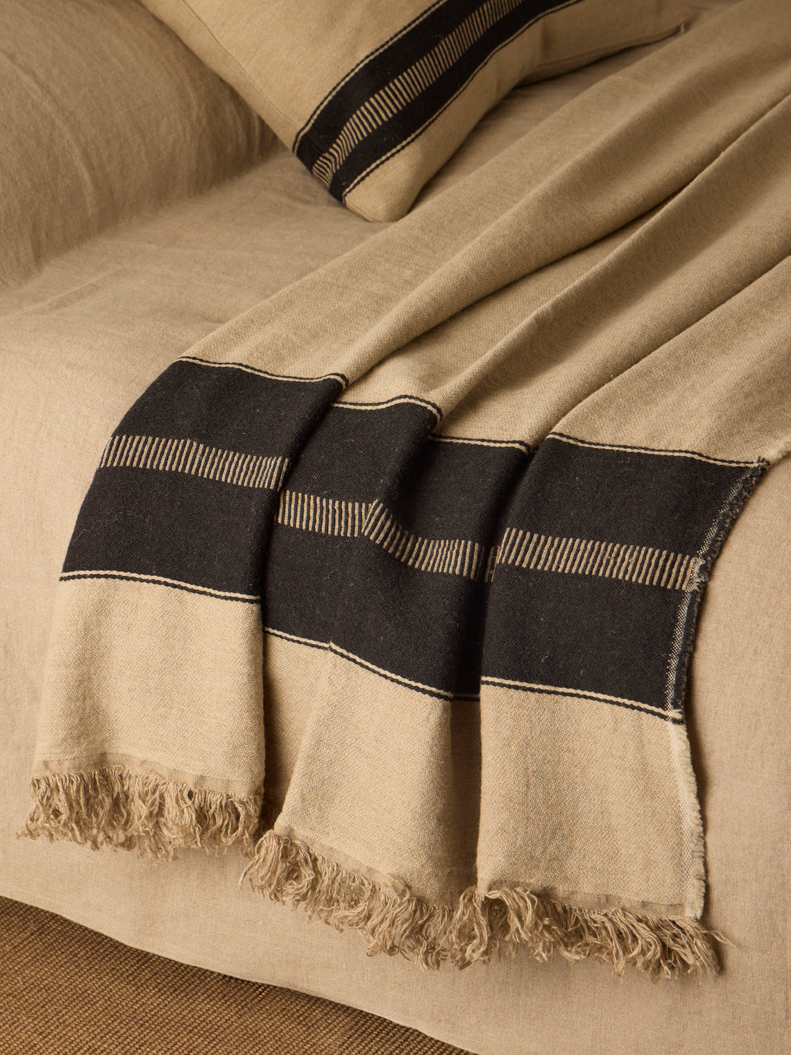 Libeco - Marshall Belgian Linen Throw (86.5in/2.2m) - Beige - ABASK