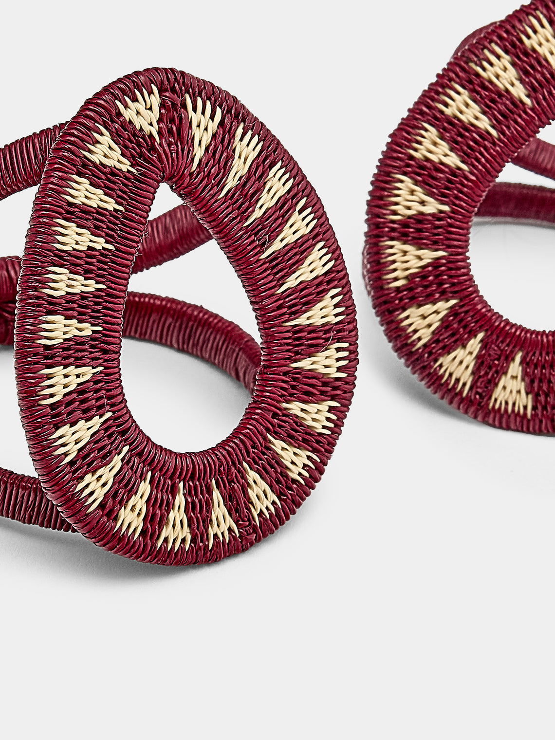 CasaLatina - Gota Handwoven Werregue Palm Napkin Rings (Set of 4) - Burgundy - ABASK