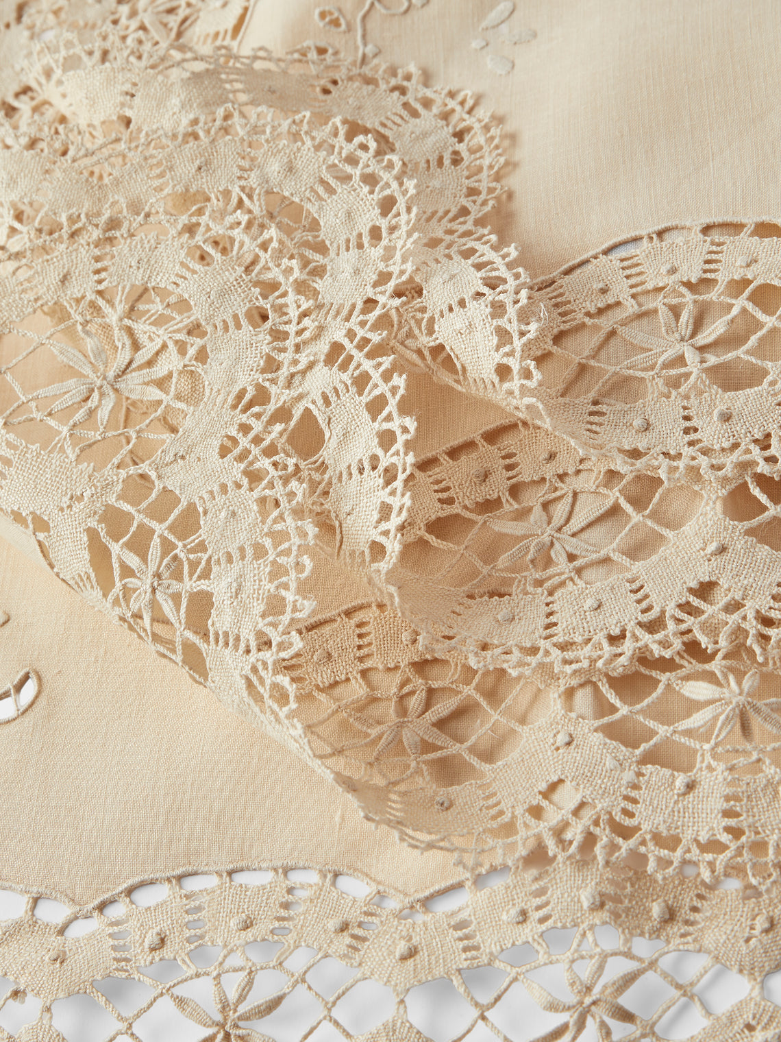 Rolane du Dreuih Creations - Lacework Linen Large Oblong Placemats (Set of 4) - Beige - ABASK