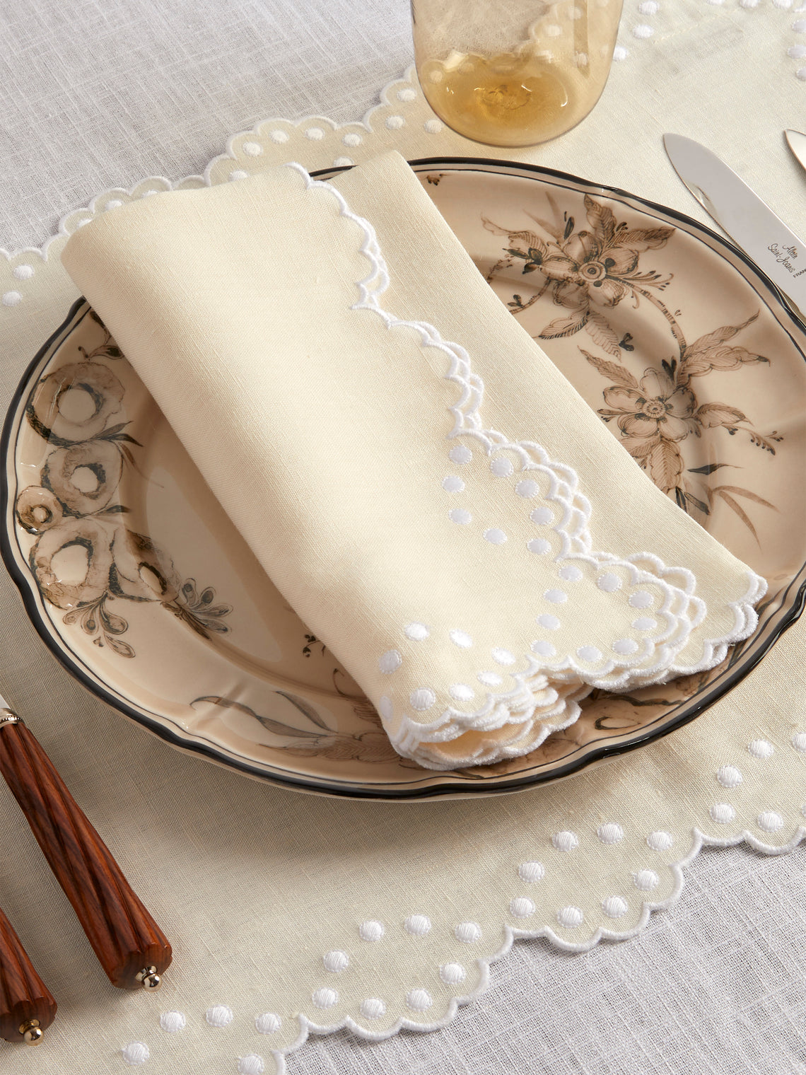 Los Encajeros - Bodoques Embroidered Linen Napkins (Set of 4) - Ivory - ABASK