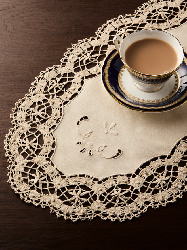 Rolane du Dreuih Creations - Lacework Linen Oval Placemats (Set of 4) - Beige - ABASK