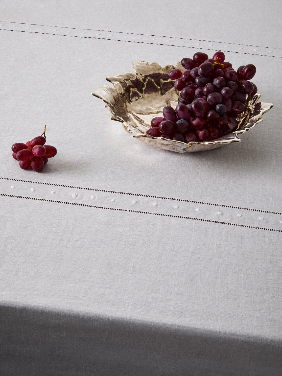 Rolande du Dreuilh Créations - Hand-Embroidered Ramie Cotton Oblong Tablecloth (141.5in/3.6m) - White - ABASK
