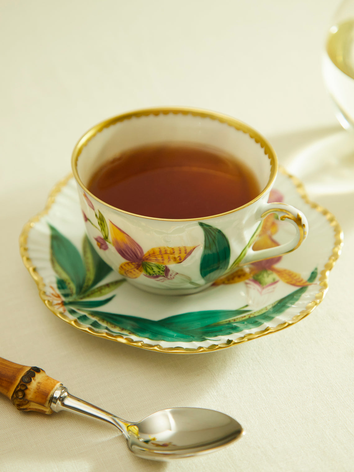 Pinto - Histoires d'Orchidées Hand-Painted Porcelain Teacup and Saucer - Multiple - ABASK